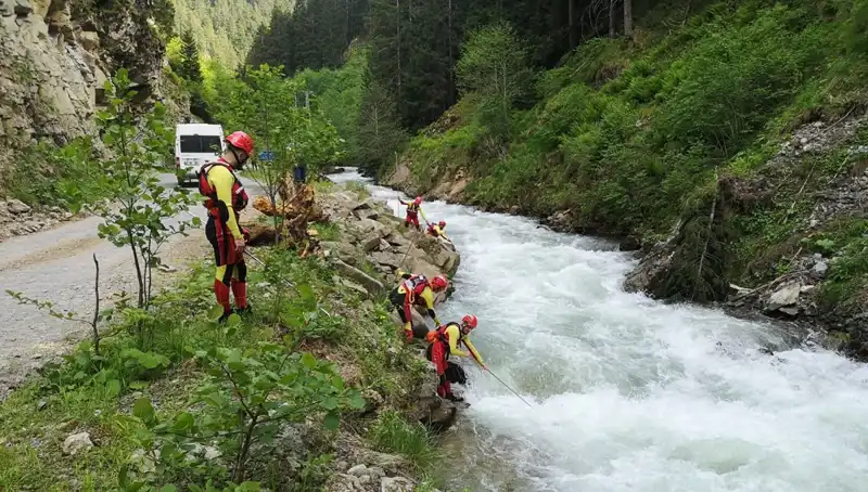 Trabzon'da Dereye Düşen Çocuğun Kayıp Arayışında Yeni Gelişmeler
