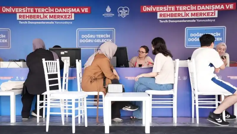 İstanbul'da 24 "İBB Tercih Danışma ve Rehberlik Merkezi" Açıldı