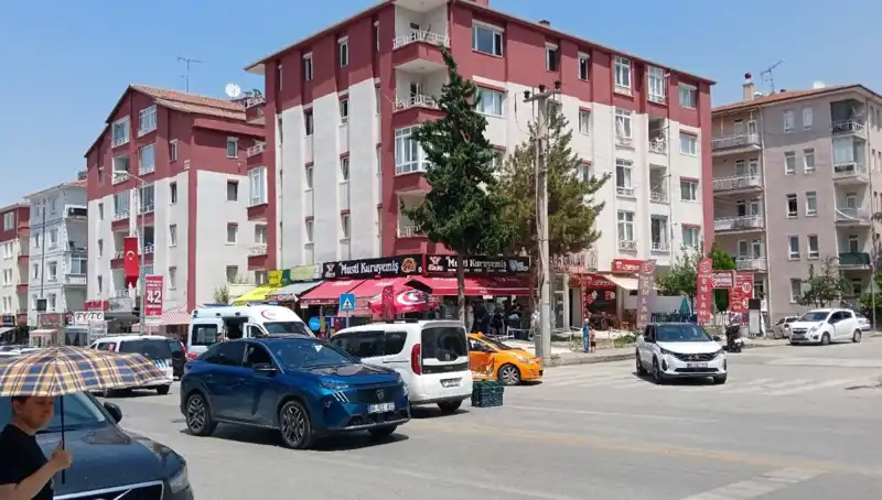 Taksi ve Otomobil Çarpıştı: Kazanın Detayları Ve Sürücülerin Durumu