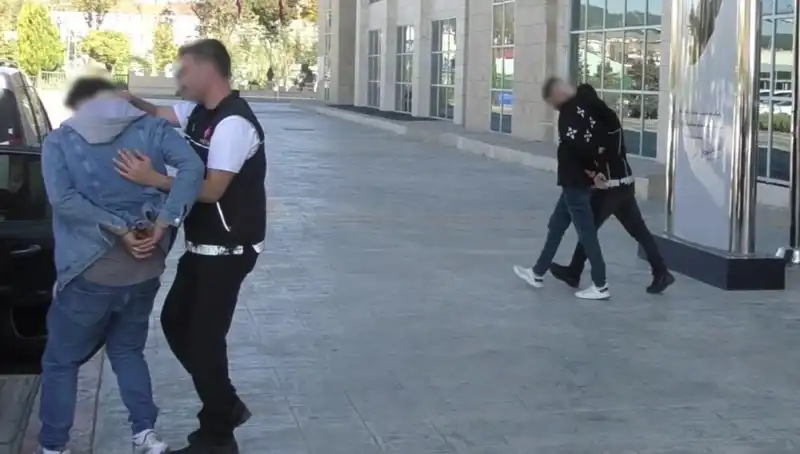 Uşak’ta Uyuşturucu Operasyonu: Dört Kişi Tutuklandı, Ayrıntılar Şaşırttı!
