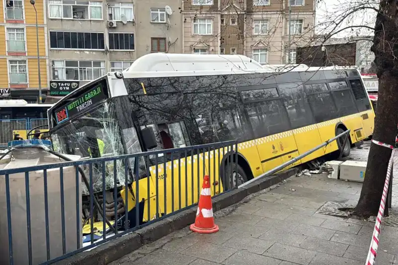 Esenler'de İETT Otobüsü Otoparka Dalınca Korku Dolu Anlar Yaşandı