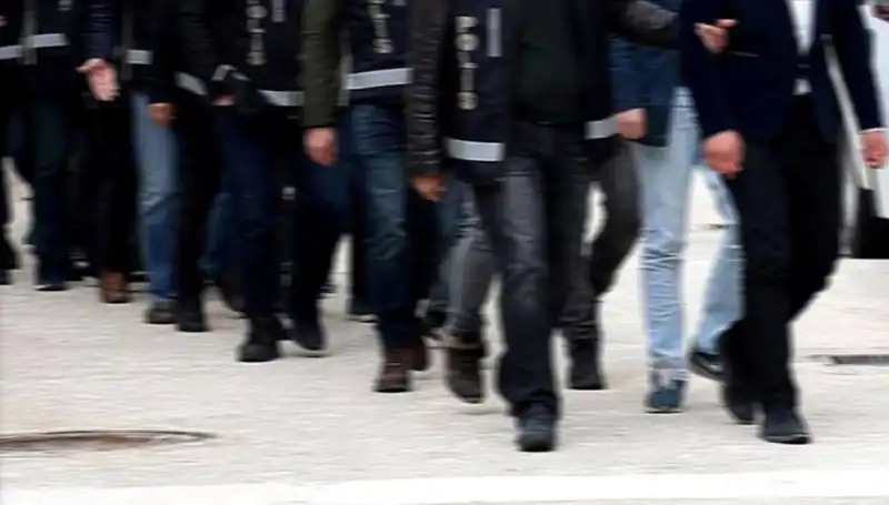 Balkız Tuzağı: Sosyal Medya Kadınları Nasıl Kandırıyor?