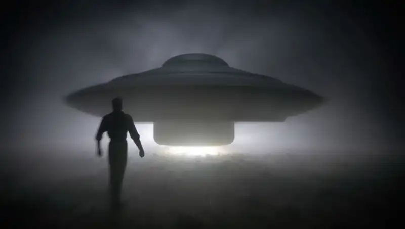 UFO Uzmanı Şok Edici İddiada Bulundu: "Uzaylılar Masum İnsanı Hedef Alıyor"
