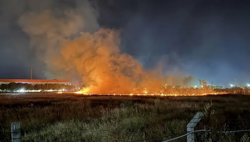 İzmir'de Gece Yarısı Yangın Paniği: Çatıda Patlayan Yangın Alarmı