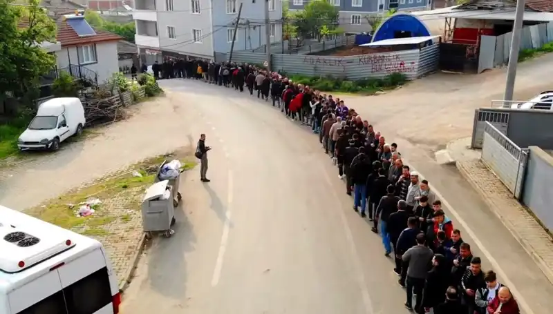 Pazar günü Bursa'da 1 Kilometrelik Bayramlaşma Kuyruğu Oluştu