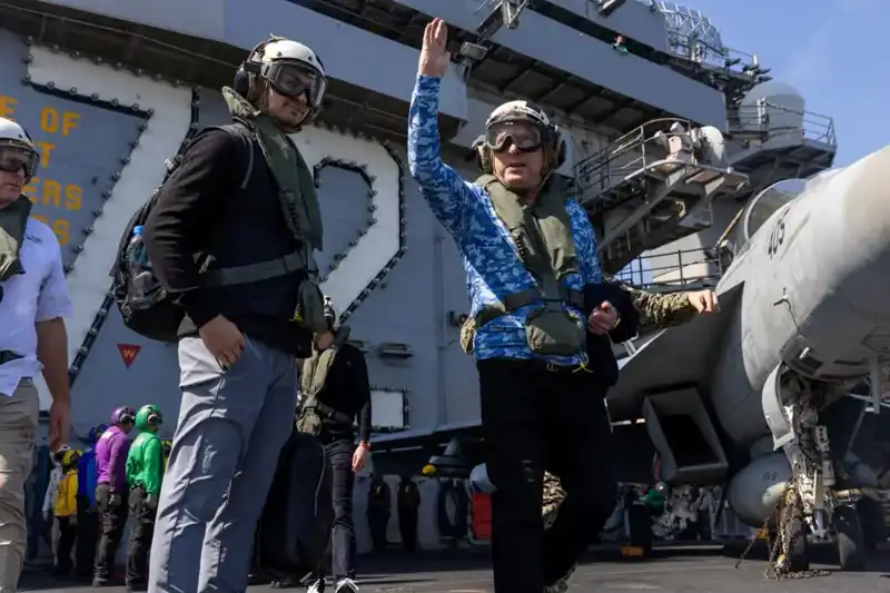 ABD Umman Ekibi Savaş Gemisini Ziyaret Etti: Müzakerelerin Ardındaki Gerçekler