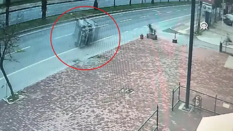 Güvenlik Kameralarında Ortaya Çıkan Korkunç Kaza: İki Yaralı