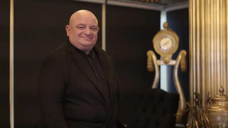 Yüksek Başarı: Moiz Mitrani'nin Tekstil ile Finansa Yolculuğu