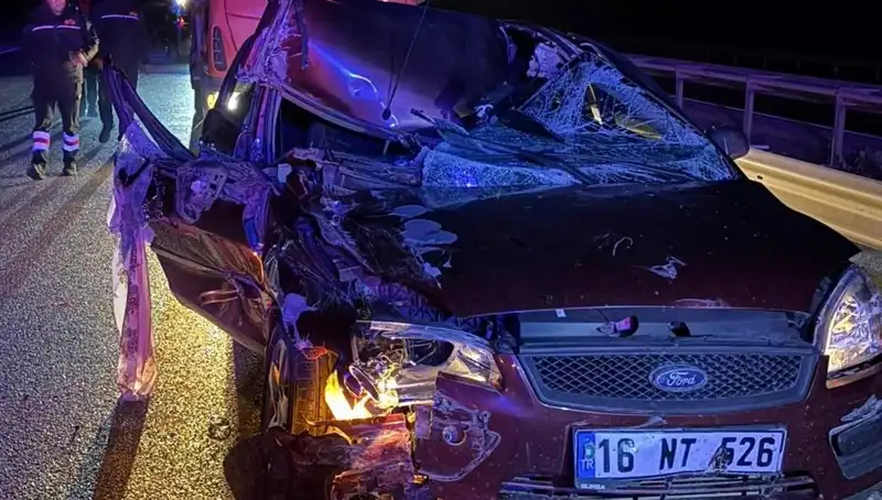 Afyonkarahisar'da Otomobil ile TIR Çarpıştı: 4 Yaralı, Kazanın Sebebi Merak Ediliyor