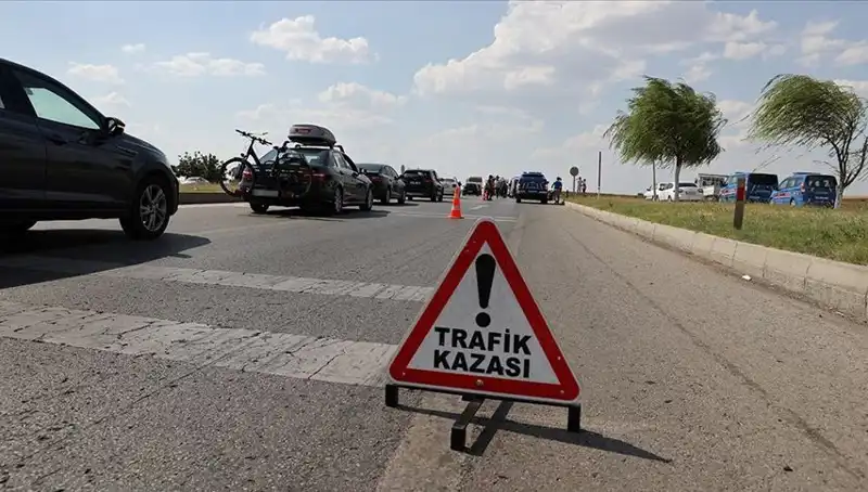 Adana'da Kamyon ve Otomobil Çarpıştı: Yaşanan Kazada 1 Kişi Hayatını Kaybetti