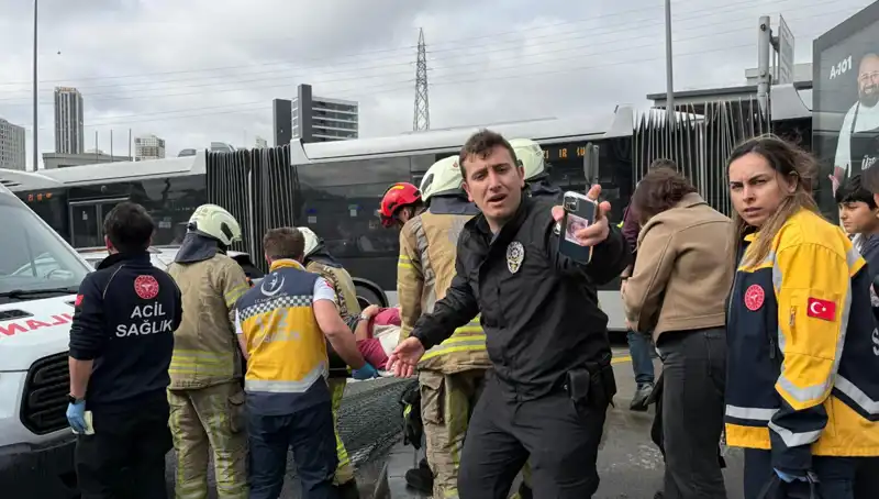 Metrobüste Kaza! Seferler Durduruldu, Yaralılar ve Ölüm Haberi Geldi