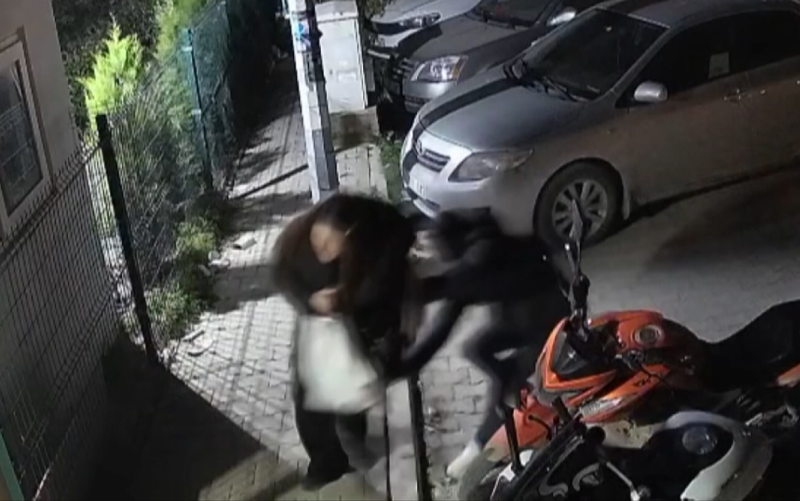 İzmir'de Saplantılı Eski Sevgili Cinayeti: Genç Kadın Hayat Mücadelesini Kaybetti