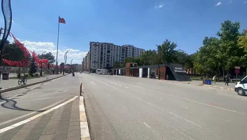 Elazığ Sokaklarında Huzur Büyüsü: İnsanlar Neden Dışarı Çıkmıyor?