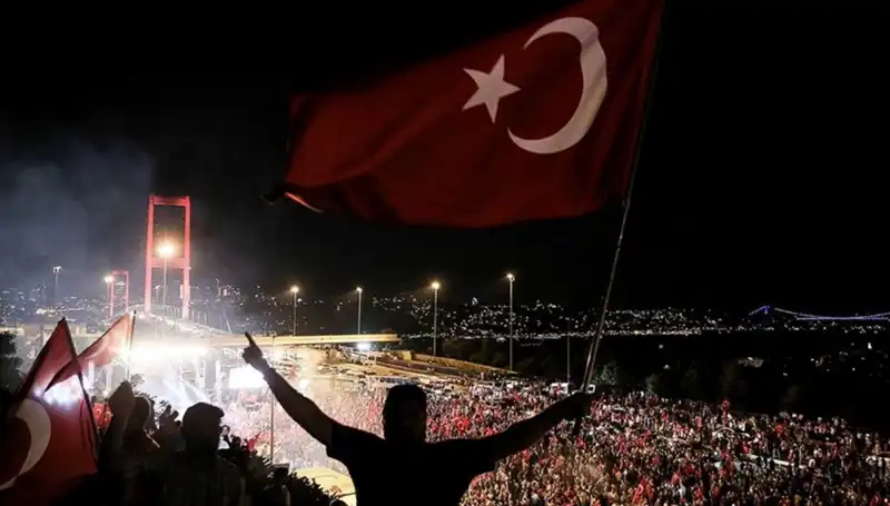 15 Temmuz Gecesi: "En Uzun Gece" Tiyatroseverlerle Külliye'de Buluşacak!
