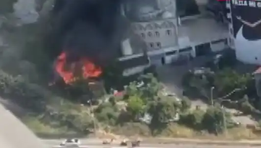 Kağıthane'de Şok Eden Yangın: Dumanlar Gökyüzünü Koyu Renginde Kapladı