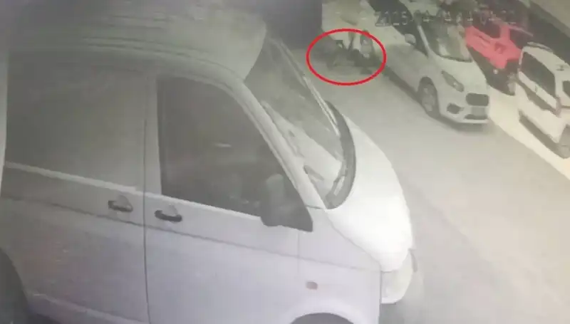 Bisiklet Süren Çocuk, Feci Kazadan Son Anda Kurtuldu!