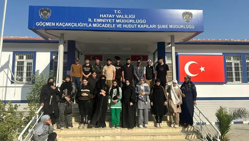 Minibüste 24 Göçmen Yakalandı: Sınır Güvenliği Operasyonları Devam Ediyor