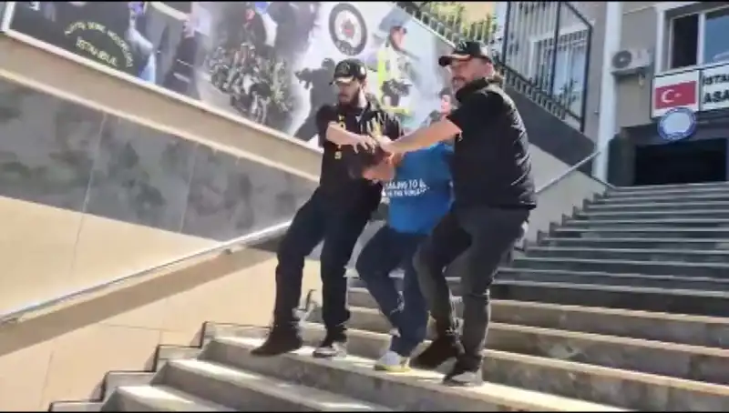 Ümraniye'de 600 Bin Liralık Gasp: Kız Arkadaşları İçin Bilezik Aldılar