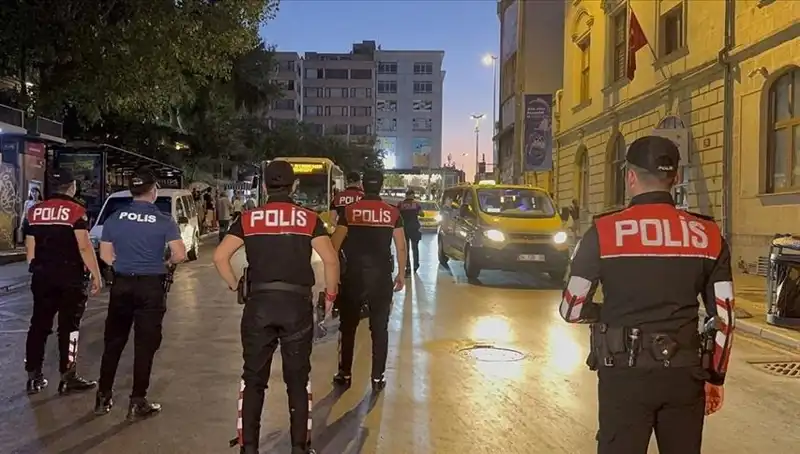 Megakentte Güvenlik Operasyonu: 4 Saat İçinde Yüzlerce Gözaltı Gerçekleşti
