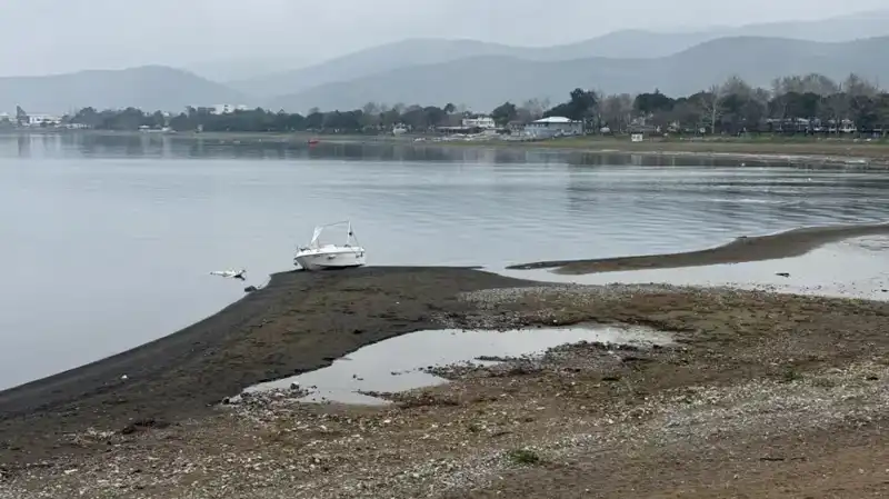 İznik Gölü’ndeki Kuraklık Tehlikesi: Yağışlara Rağmen Suyun Seviyesi Düşüyor!