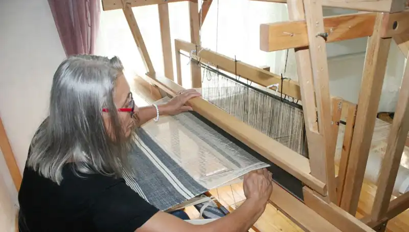 Eski Giysilerin İplerinden Harika Eşyalar: Yenilikçi Moda Dönüşümü