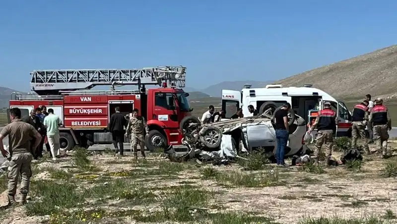 Van'da Feci Kaza: 4 Kişinin Hayatı Son Buldu, 2 Yaralı