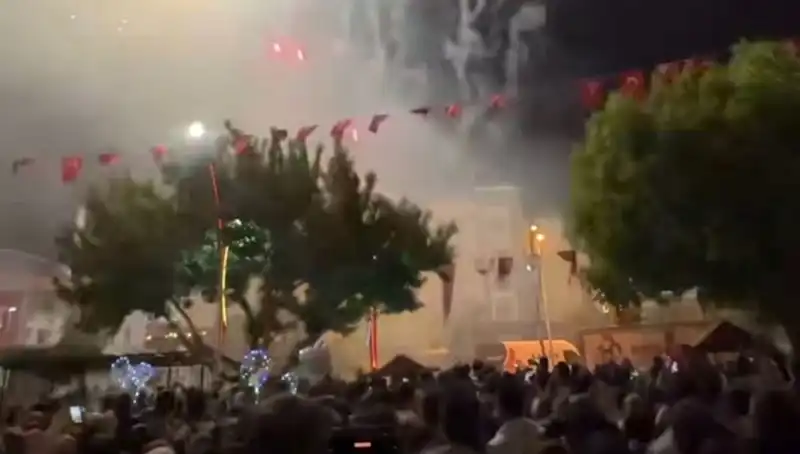 Havai Fişek Gösterisi Sonrası Hastanelere Akın Eden Yaralılar