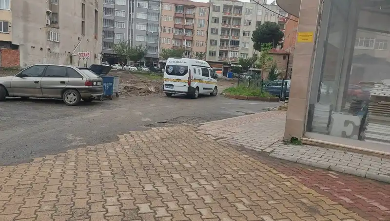 4’üncü Kattan Düşen Kadının Hayatı Tehlikede, Hastaneye Kaldırıldı!