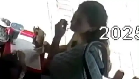 Saçlarını Tostun İçine Koyarak Şaşkınlık Yaratan Kadının Sebebi Ne?