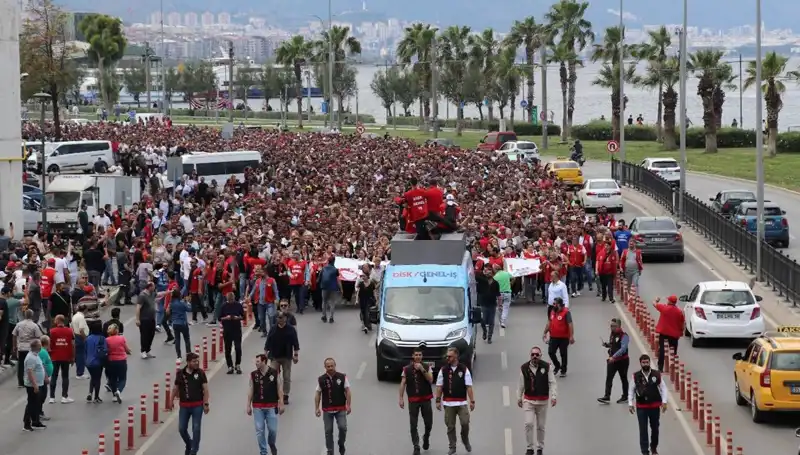 İzmir'deki Grev Krizi Dördüncü Günü Geride Bıraktı, Çözüm Umutları Azalıyor