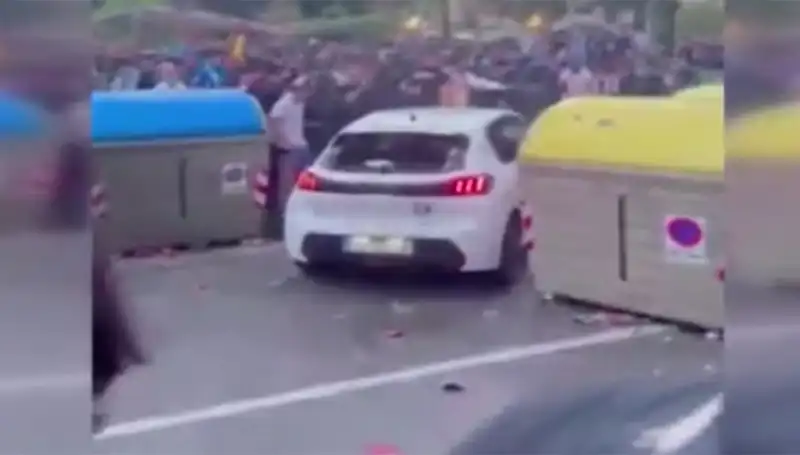 Taraftarların Arasına Daldı: 13 Kişi Yaralandı!