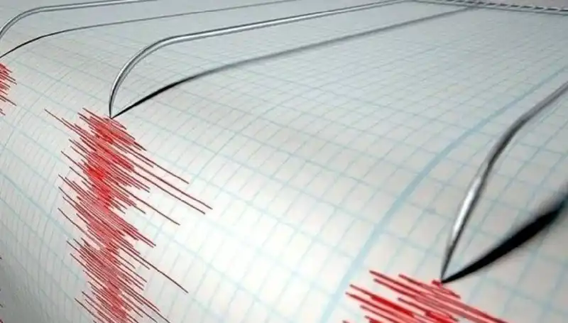 Sındırgı'da Ardışık Depremler Geceyi Sarsıntıyla Geçirdi: Detaylar Neler?