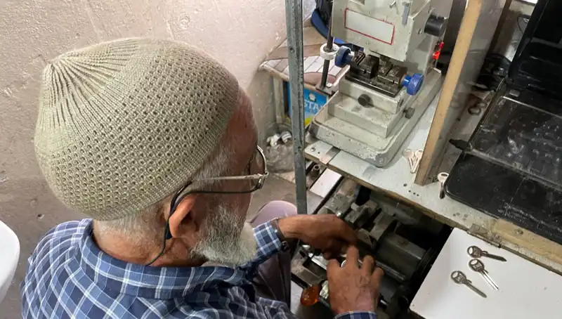 4 Metrekarelik Dükkanıyla 28 Yıldır Hayalleri Gerçeğe Dönüştürüyor