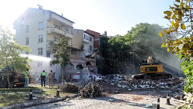 Sındırgı'da Deprem Sonrası Artçı Sarsıntılar Hız Kesmeden Devam Ediyor