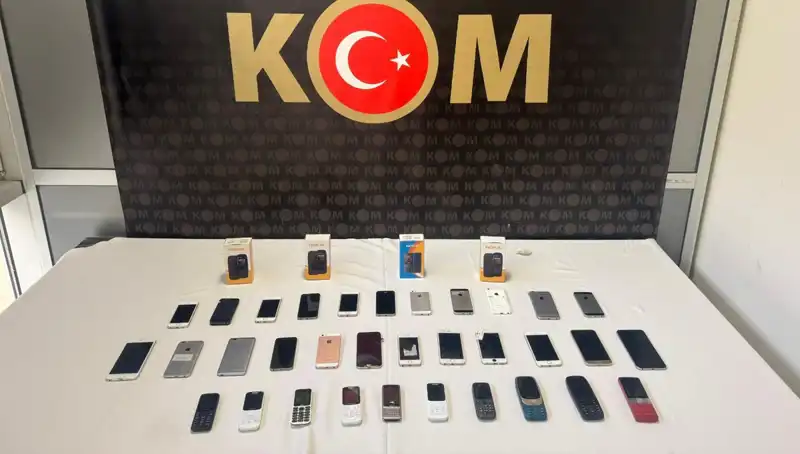 Gümrük Kaçağı Cep Telefonları Yakalandı: 37 Cihaz Ele Geçirildi!