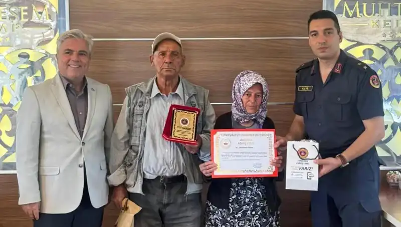 Tek Varlarını Jandarmaya Bağışlayan Aile: Bu Duygusal Hikaye Çok Konuşulacak
