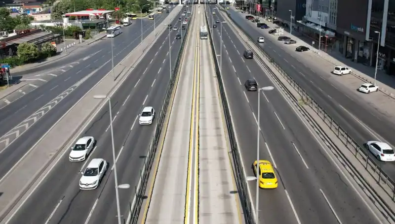 Bayramda İstanbul'da Sıra Dışı Manzara: Yollar Neden Boş Kaldı?