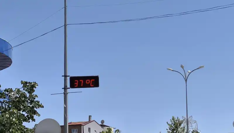 Hava Sıcaklığı Rekor Kırdı: İlçede Termometreler 38 Dereceyi Geçti