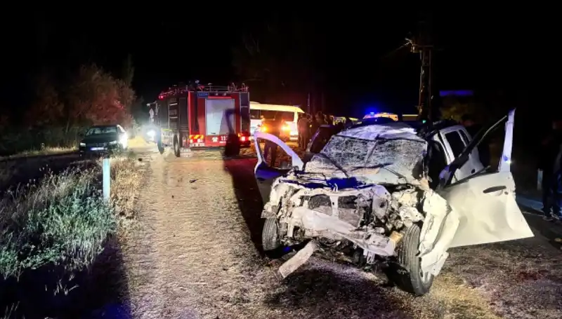 Ciple Traktör Çarpıştı: 5 Kişi Yaralandı, Kaza Anı Kamerada