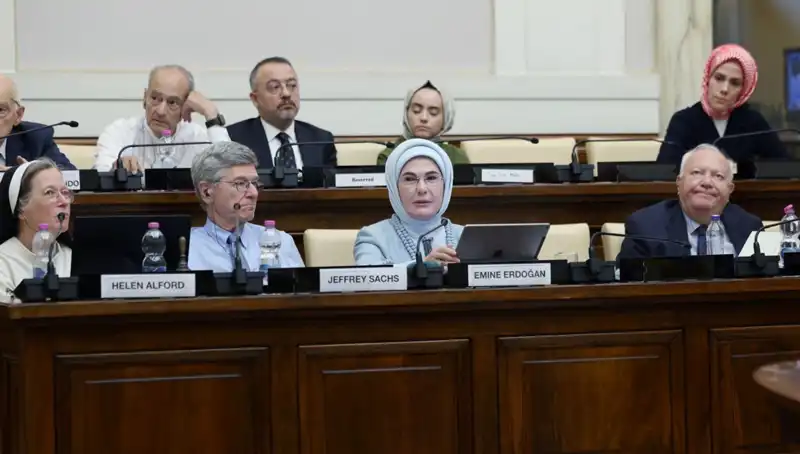 Emine Erdoğan Vatikan'da "Dünya 5'ten Büyüktür" Dedi!