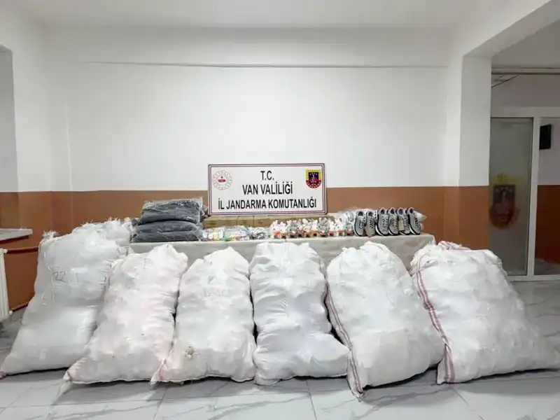 Van'da Gerçekleşen Kaçakçılık Operasyonu: Görülmemiş Miktarda Malzeme Ele Geçirildi