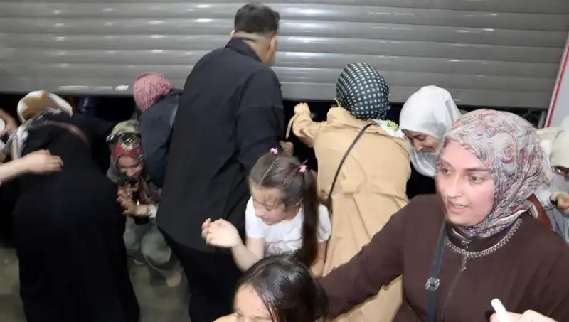 AVM’de Yüzde 50 İndirim Fırtınası: Alışveriş Tutkunları İzdihama Neden Oldu