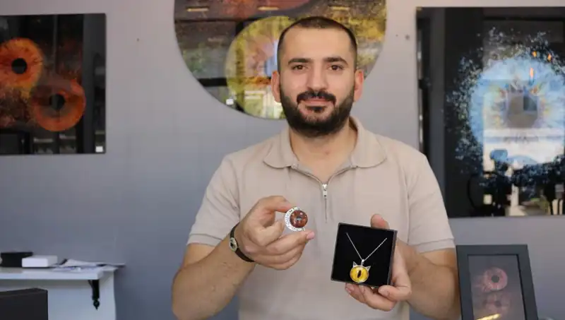 Işık ve Sanatın Buluşması: Işık İrisleriyle Takı ve Tablo Tasarımı
