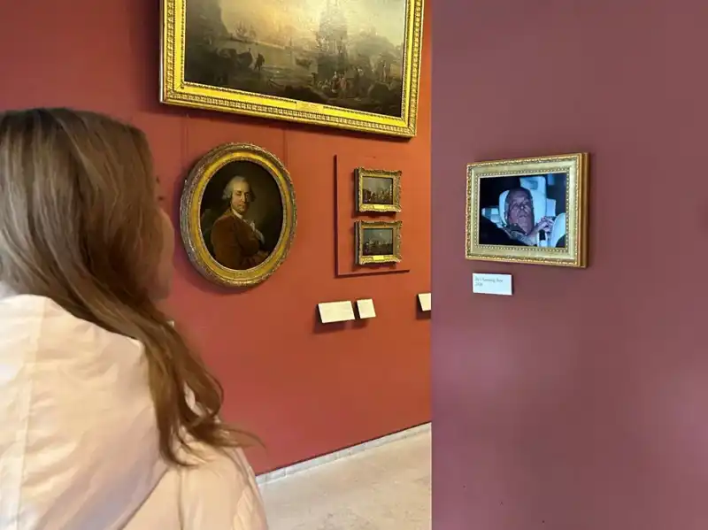 Eski Prens Andrew'un Polis Arabasında Çekilen Fotoğrafı Louvre'da Sergilenmeye Başladı