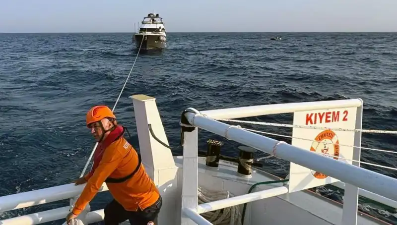 Marmaris'te Sansasyonel Olay: Sürüklendiği Denizdeki Tekne Kurtarıldı