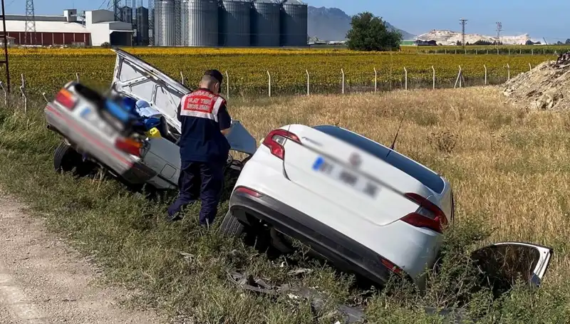 Adana'da Yürekleri Dağlayan Trafik Kazası: Anne ve Bebeği Hayatını Kaybetti
