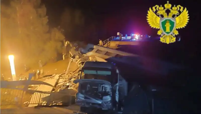 Rusya’da Korkunç Kaza: Köprü Tren Üzerine Çöktü, Can Kaybı ve Yaralılar Var
