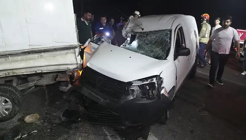 İstanbul’da Feci Kaza: Üç Kişi Yaralandı, Olay Anı Kameralara Yansıdı