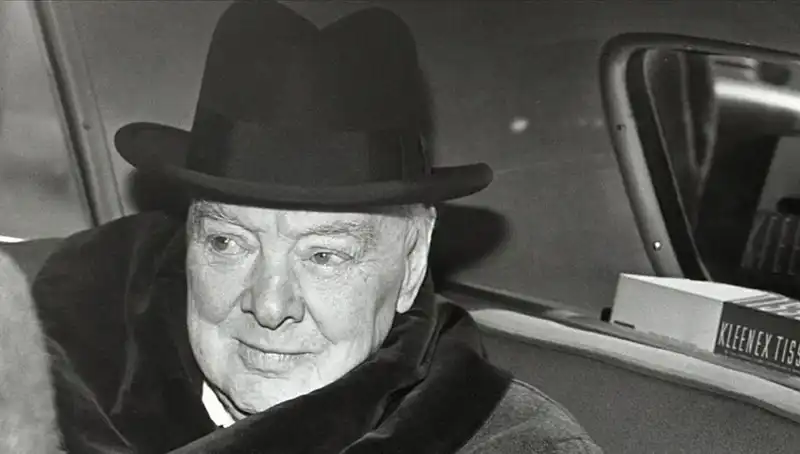 Churchill'in Tarihi Bekar Evi Satışta: 3,75 Milyon Sterlinle Yeni Sahibine Kavuşmayı Bekliyor