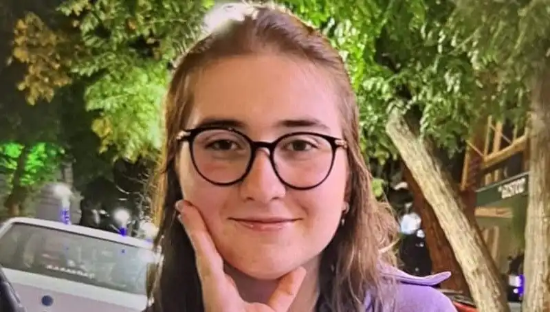 Çanakkale'de Lise Öğrencisi Ayşegül'ün Kayboluşu: Arama Çalışmaları Devam Ediyor